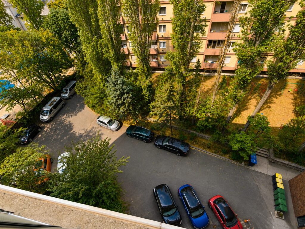XII. kerület, Alkotás utca – világos, kétoldali tájolású lakás – parkoló